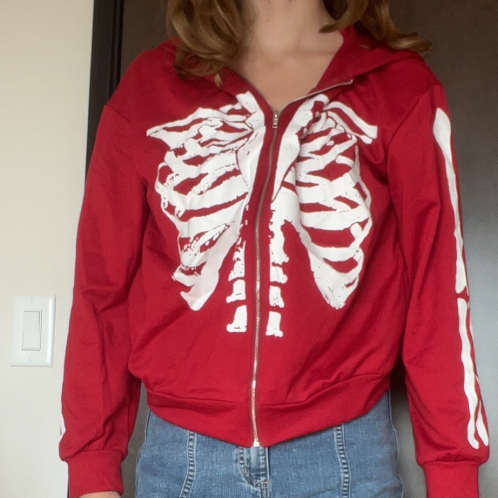 Red skull zip up